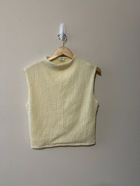 Abercrombie and Fitch Paloma Bubble Knit Top butter Yellow size medium - Picture 2 of 6